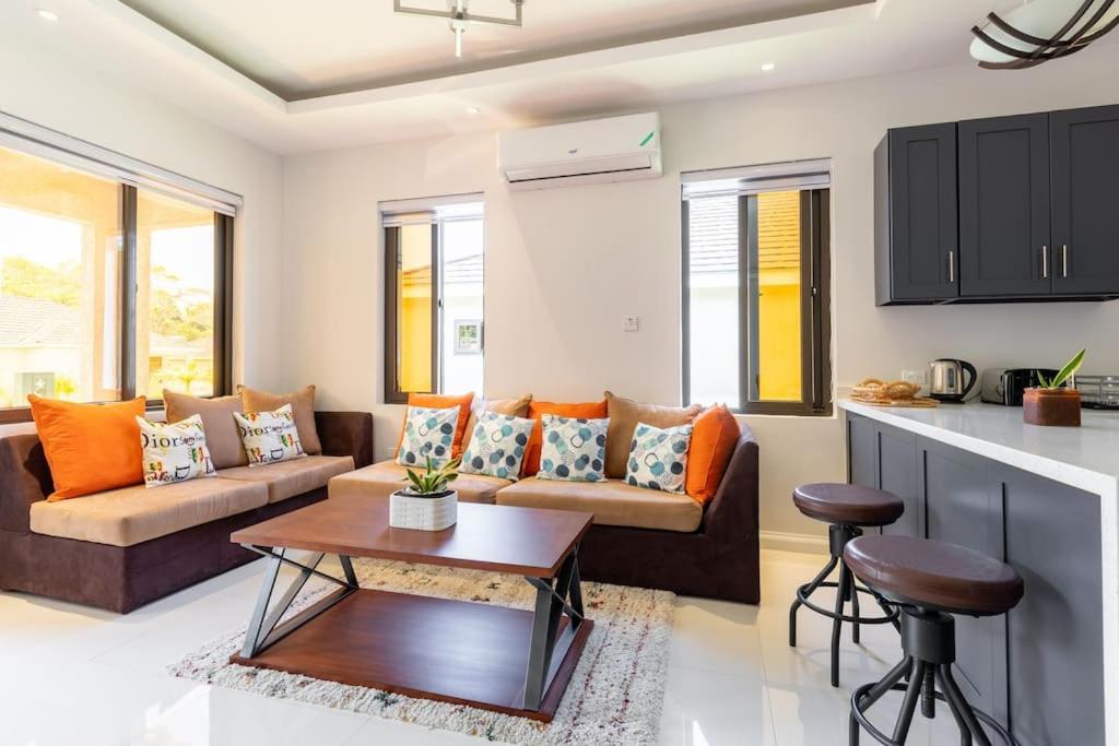 Sun Shine Luxury Villas 2 Bedroom Pool & Gym Ocho Rios St Ann Екстер'єр фото