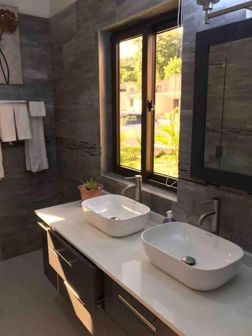 Sun Shine Luxury Villas 2 Bedroom Pool & Gym Ocho Rios St Ann Екстер'єр фото