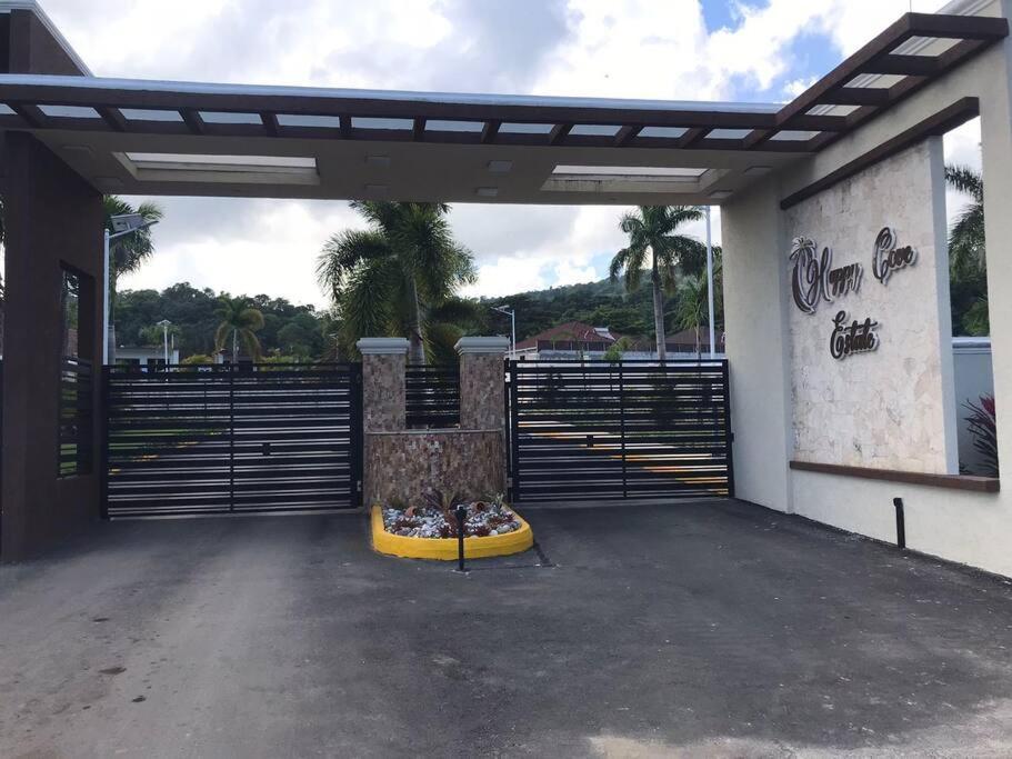 Sun Shine Luxury Villas 2 Bedroom Pool & Gym Ocho Rios St Ann Екстер'єр фото