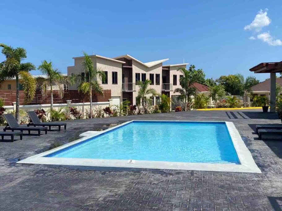 Sun Shine Luxury Villas 2 Bedroom Pool & Gym Ocho Rios St Ann Екстер'єр фото