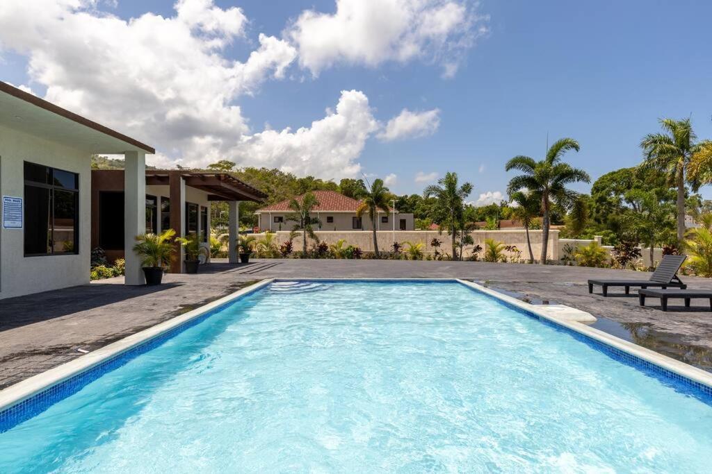 Sun Shine Luxury Villas 2 Bedroom Pool & Gym Ocho Rios St Ann Екстер'єр фото